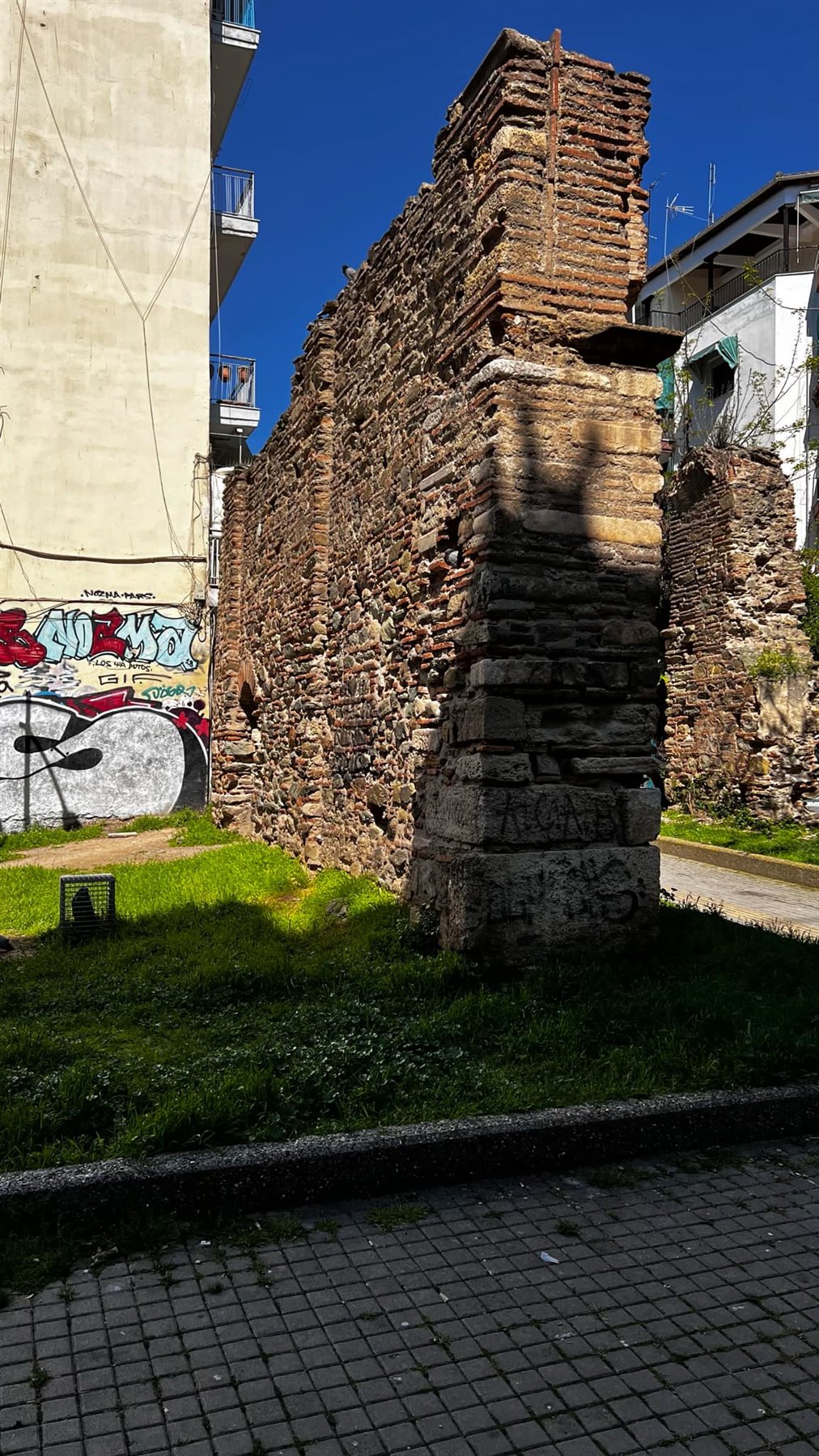 Visual Arts 2 - the wall, side view